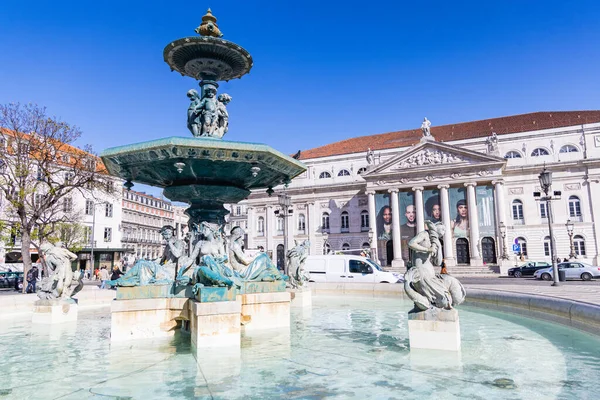 葡萄牙 里斯本2022年4月18日 里斯本Rossio广场的一个喷泉 — 图库照片