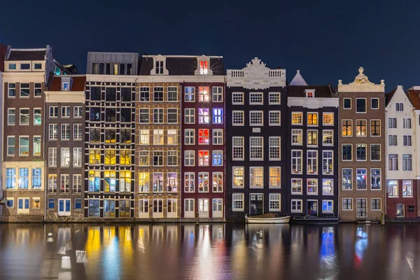 Evropa Nizozemsko Severní Holandsko Amsterdam Světla Noci Tradičních Řadových Domech — Stock fotografie