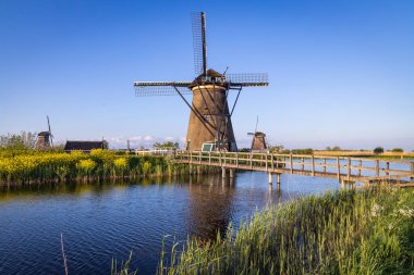 Avrupa, Hollanda, Güney Hollanda, Kinderdijk. Bir UNESCO Dünya Mirası Alanı olan Kinderdjik Değirmenleri.