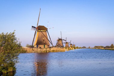 Avrupa, Hollanda, Güney Hollanda, Kinderdijk. Bir UNESCO Dünya Mirası Alanı olan Kinderdjik Değirmenleri.