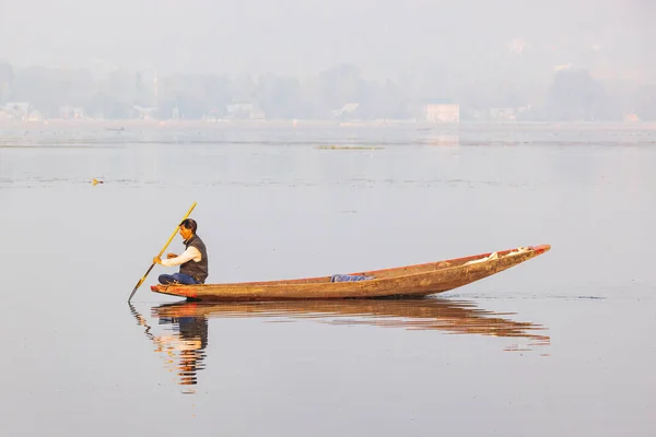 Dal Lago Srinagar Jammu Kashmir India Ottobre 2022 Uomo Remare — Foto Stock