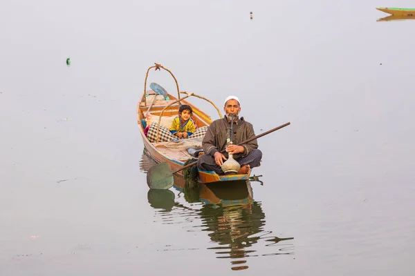 Lac Dal Srinagar Jammu Cachemire Inde Octobre 2022 Homme Fumant — Photo