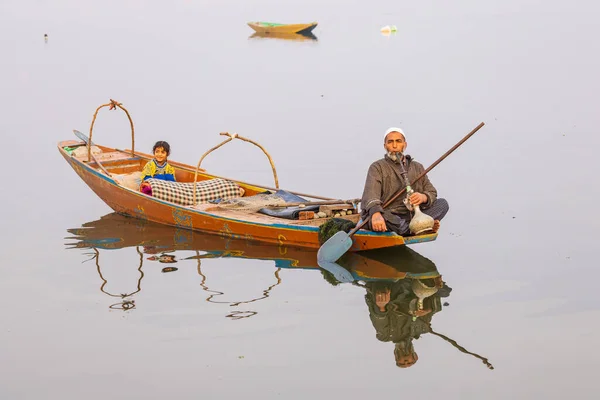 Озеро Дал Шринагар Джамму Кашмир Индия Октября 2022 Года Человек — стоковое фото