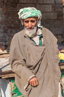 Berna Bugh, Kangan, Jammu ve Kashmir, Hindistan. 27 Ekim 2022 Jammu ve Kashmir köyünde kıdemli bir adam..