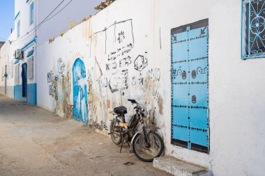 Test, Beja, Tunus. 7 Mart 2023. Tunus 'ta eski bir motosiklet.