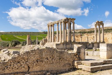 Dougga, Beja, Tunus. Dougga 'daki Roma harabelerinde Juno Caelestis Tapınağı.