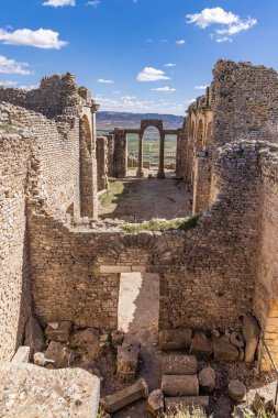 Dougga, Beja, Tunus. Antonian, ya da Licinian, Dougga 'daki Roma harabelerinde hamam.