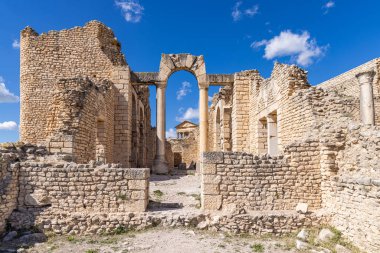 Dougga, Beja, Tunus. Antonian, ya da Licinian, Dougga 'daki Roma harabelerinde hamam.