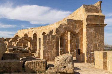 Uthina, Ben Arous, Tunus. Uthina arkeoloji sahasındaki Roma amfitiyatrosunun kalıntıları..