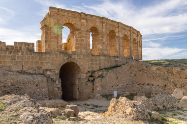 Uthina, Ben Arous, Tunus. Uthina arkeoloji sahasındaki Roma amfitiyatrosunun kalıntıları..