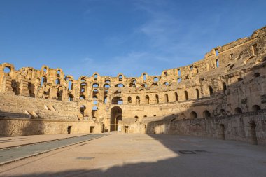 El Jem, Mahdia, Tunus. El Jem 'deki Roma harabelerinin amfi tiyatrosu.