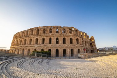 El Jem, Mahdia, Tunus. El Jem 'deki Roma harabelerinin amfi tiyatrosu.
