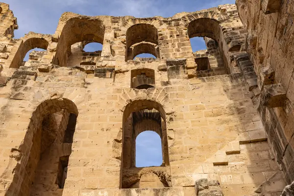 El Jem, Mahdia, Tunus. El Jem 'deki Roma harabelerinin amfi tiyatrosu.