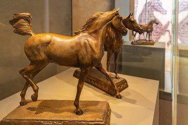 Orta Doğu, Suudi Arabistan, Riyad, Diriye. 11 Kasım 2023. At-Turaif Müzesi 'nde bir at modeli.