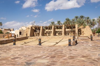 Orta Doğu, Suudi Arabistan, Tabuk Eyaleti, Tayma. 15 Kasım 2023. Antik Tayma vahasındaki tarihi su kuyusu. 15 Kasım 2023.