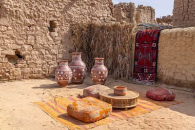 Orta Doğu, Suudi Arabistan, Medine, El-Ula. 18 Kasım 2023. Al-Ula 'nın avlusunda. 18 Kasım 2023.