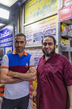 Orta Doğu, Suudi Arabistan, Madinah Eyaleti, Medine. 20 Kasım 2023. Madinah 'da bir markette.