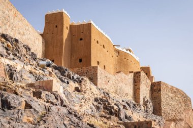 Orta Doğu, Suudi Arabistan, Hail Eyaleti, Hail. Qishlah Sarayı, dolu gören bir tepede..