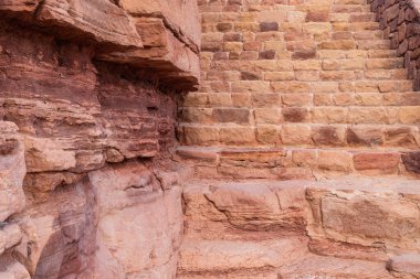 Orta Doğu, Suudi Arabistan, Medine, El-Ula. El-Ula 'daki antik taş merdiven..