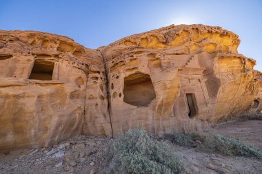 Orta Doğu, Suudi Arabistan, Medine, El-Ula, Hegra. Nabatean kayaları Hegra arkeolojik bölgesinde harabe oluşturuyor.
