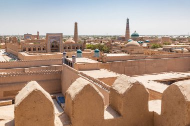 Khiva, Xorazm Bölgesi, Özbekistan, Orta Asya. İslam Khoca Madrasa ve Khiva Minaresi.