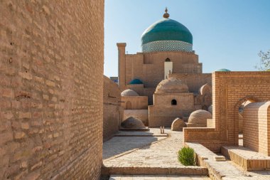 Khiva, Xorazm Bölgesi, Özbekistan, Orta Asya. Khiva 'daki Pahlavan Mahmud Anıtmezarının Kubbesi.