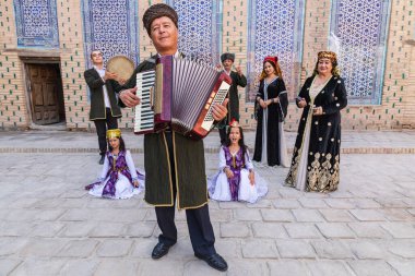 Khiva, Xorazm Bölgesi, Özbekistan, Orta Asya. 22 Ağustos 2021. Khiva 'da geleneksel bir Özbek müzik grubu.