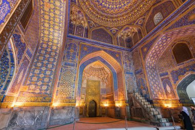 Semerkand, Semerkant, Özbekistan, Orta Asya. 27 Ağustos 2021. Semerkant 'taki Tilla-Kari Camii' nin iç manzarası.