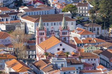 Angra do Heroismo, Terceira, Azores, Portekiz. Terceira Adası 'ndaki Angra do Heroismo tepesinden görüntü.