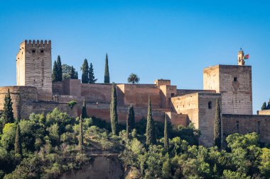 Albaicin, Granada, Granada ili, Endülüs, İspanya. Alhambra 'nın Alcazar' ı Granada 'nın Albaisin bölgesinde görüldü..