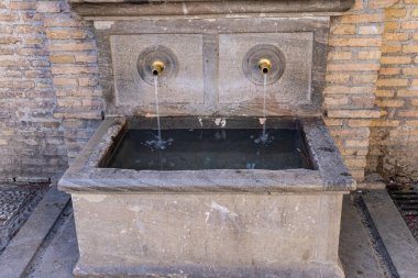 Albaicin, Granada, Granada ili, Endülüs, İspanya. Granada 'da eski bir içme suyu çeşmesi..