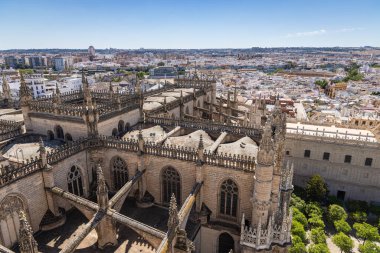 Casco Antiguo, Seville, Seville Eyaleti, Endülüs, İspanya. Sevilla Katedrali 'nin çatı manzarası.