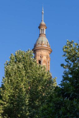 Casco Antiguo, Seville, Seville Eyaleti, Endülüs, İspanya. Sevilla 'nın İspanyol Meydanı' ndaki kule.