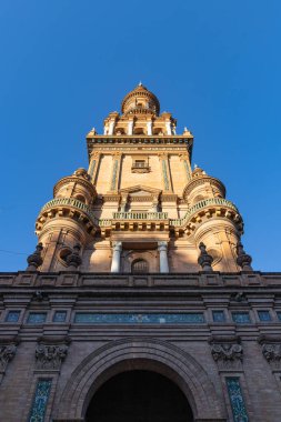 Casco Antiguo, Seville, Seville Eyaleti, Endülüs, İspanya. Sevilla 'nın İspanyol Meydanı' ndaki kule.