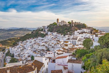 Casares, Malaga, Endülüs, İspanya. Endülüs 'teki Casares köyünün manzarası.