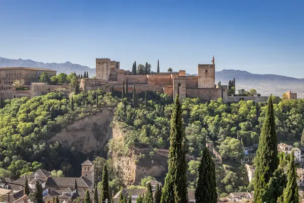 Albaicin, Granada, Granada ili, Endülüs, İspanya. Alhambra 'nın Alcazar' ı Granada 'nın Albaisin bölgesinde görüldü..