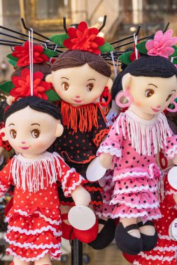 Albaicin, Granada, Granada ili, Endülüs, İspanya. 25 Nisan 2023. Granada 'da bir dükkanda satılık bebekler.