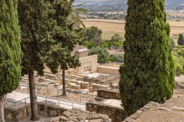 Medina Azahara, Cordoba, Cordoba Eyaleti, Endülüs, İspanya. 3 Mayıs 2023. Cordoba 'nın dışındaki Moorish tahkim edilmiş bir saray olan Medina Azahara' nın arkeolojik alanındaki kalıntılar..