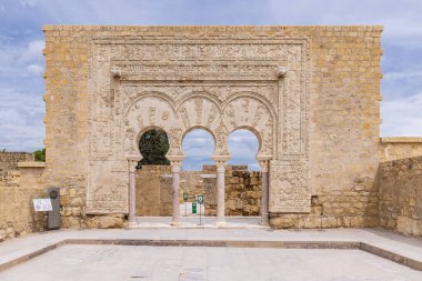 Medina Azahara, Cordoba, Cordoba Eyaleti, Endülüs, İspanya. 3 Mayıs 2023. Cordoba 'nın dışındaki Moorish tahkim edilmiş bir saray olan Medina Azahara' nın arkeolojik alanındaki kalıntılar..