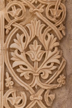 Medina Azahara, Cordoba, Cordoba Eyaleti, Endülüs, İspanya. 3 Mayıs 2023. Cordoba 'nın dışındaki Moorish tahkim edilmiş bir saray olan Medina Azahara arkeolojik sahasında dekoratif taş işleri..