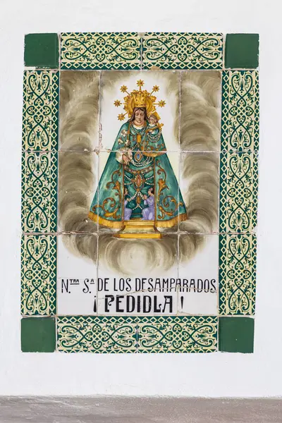 Arcos de la Frontera, Seville Eyaleti, Endülüs, İspanya. 6 Mayıs 2023. Arcos de la Frontera 'daki Madonna' nın karo duvar resmi.