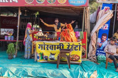 Pushkar, Rajasthan, Hindistan. 5 Kasım 2022. Açık hava pazarında sokak yemeği.