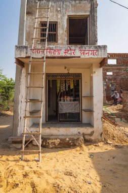 Devnagar, Ajmer, Rajasthan, Hindistan. 8 Kasım 2022. Rajasthan 'da küçük bir büfe..