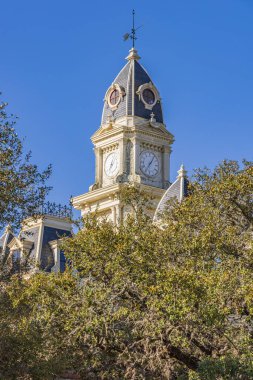 Goliad, Teksas, Birleşik Devletler. Goliad Adliyesi 'ndeki saat kulesi..