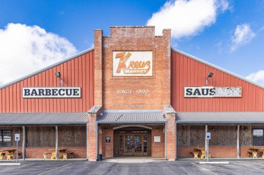 Lockhart, Teksas, Birleşik Devletler. 14 Mart 2022. Teksas pazarında ve barbekü restoranında tabelalar.