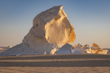 Beyaz Çöl Ulusal Parkı, Al Farafra, New Valley, Mısır. Batı Mısır 'ın Beyaz Çölü' nde kaya oluşumları.
