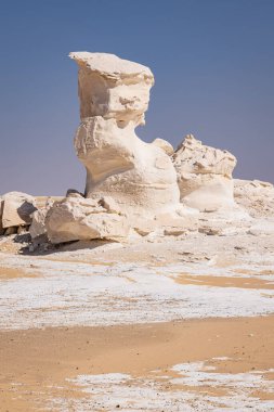 Beyaz Çöl Ulusal Parkı, Al Farafra, New Valley, Mısır. Batı Mısır 'ın Beyaz Çölü' nde kaya oluşumları.
