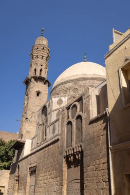 El-Darb Al-Ahmar, Eski Kahire, Kahire, Mısır. Hasan Sadaqa Anıtmezarının Minaresi ve Kubbesi.