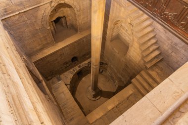 Roda Adası, Eski Kahire, Kahire, Mısır. 23 Şubat 2024. Roda Adası 'ndaki eski Nilometre' ye bakın.