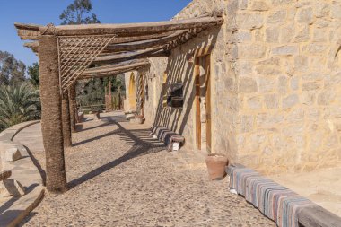 Al Wahat Al Baharia, Giza, Mısır. 20 Şubat 2023. Batı Mısır çölündeki Bahariya vahasındaki El Bawity Oteli..